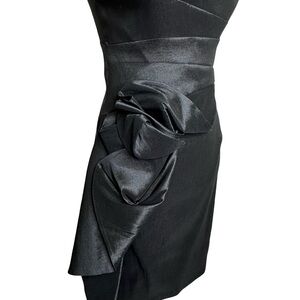 NWT BADGLEY MISCHKA Black Satin Strapless Mini With Abstract Bow Size 4